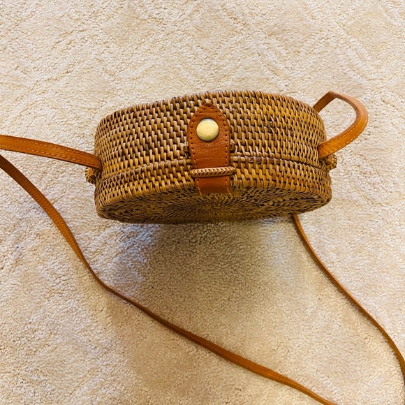 Woven rattan crossbody bag - Picture 2 of 3